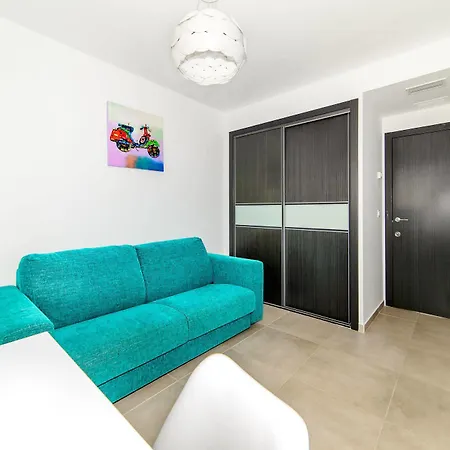Bennecke Velvet Punta Prima (Alicante)